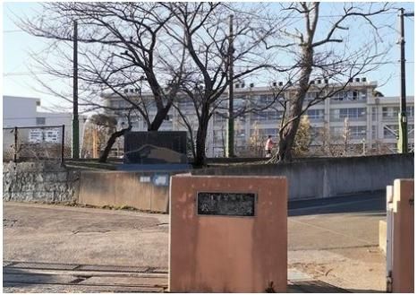 武山小学校まで295m