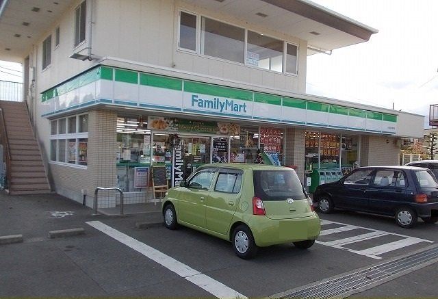 ファミリーマート中曽根店まで190m