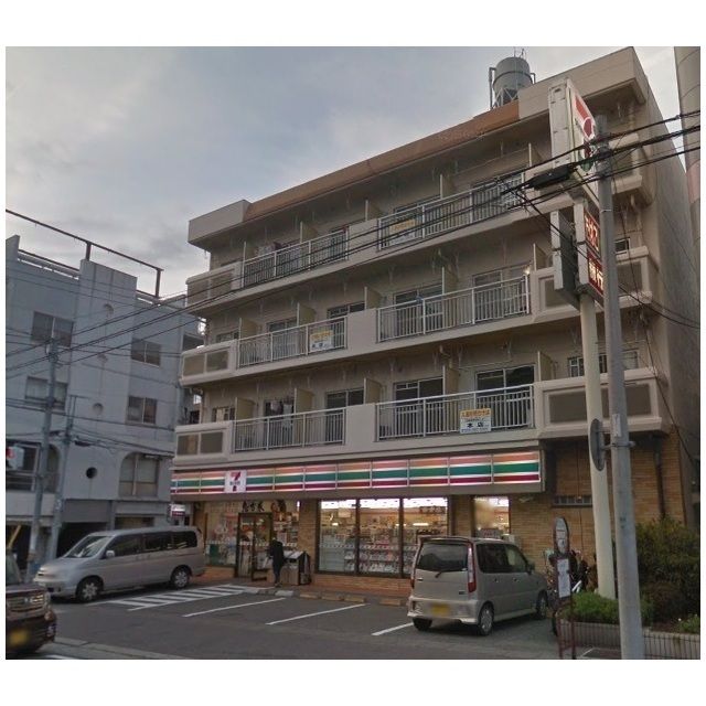 コンビニ「セブンイレブンまで50m」