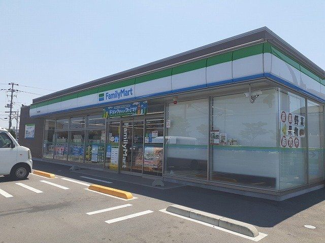 ファミリーマートさんまで500m
