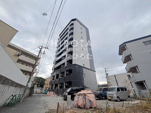 ファミリーマート北九大西店(330m)