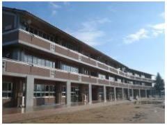 砺波北部小学校まで1800m