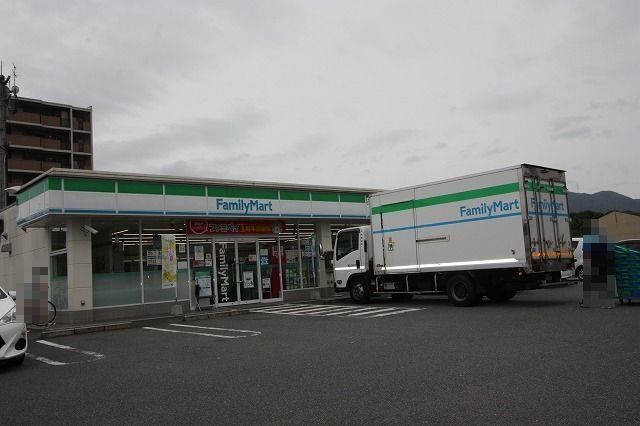 ファミリーマートまで500m