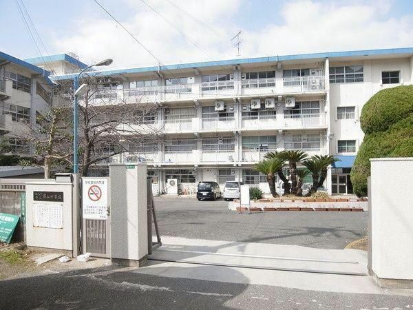 霧丘中学校(640m)
