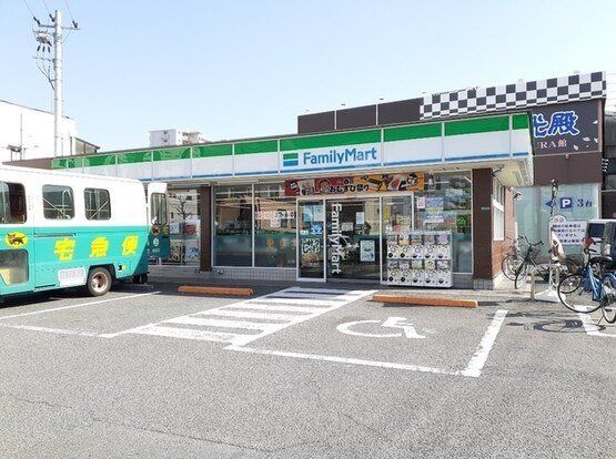 ファミリーマート瓜破東店様まで300m