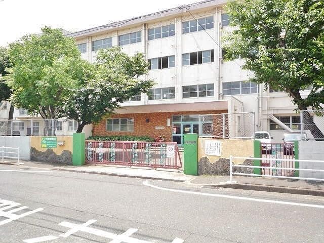 足立小学校(500m)