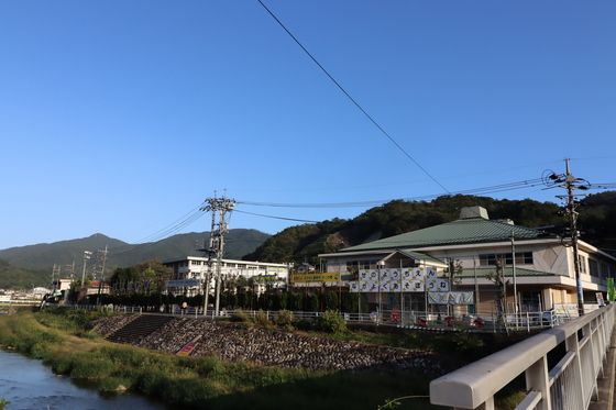 近くに施設あり