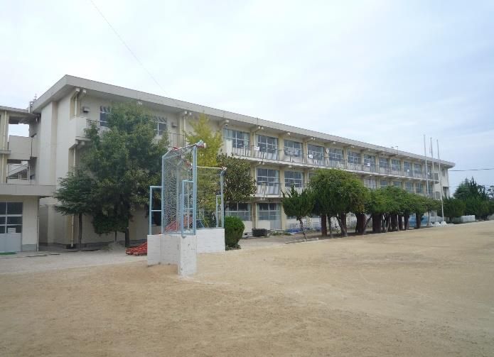 曽根小学校(450m)