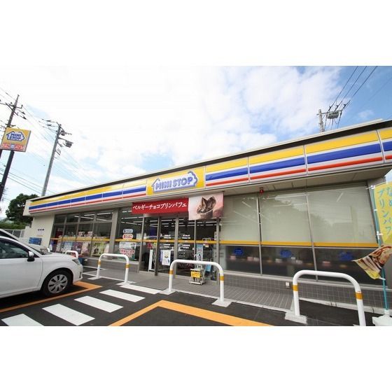 コンビニ「ミニストップ厚木妻田北4丁目店まで369m」