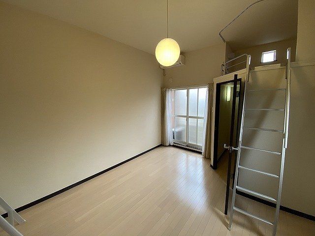 ベッドルーム