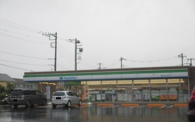 ファミリーマートまで450m