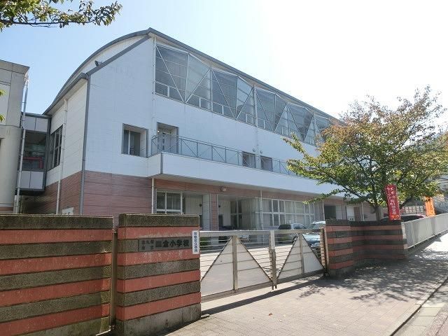 皿倉小学校(720m)