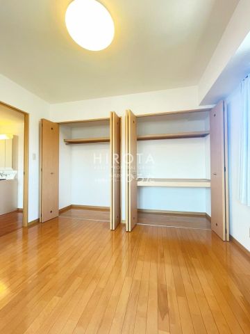 若松中川通郵便局 (70m)