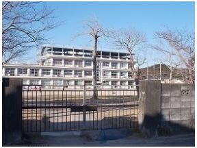 草川小学校まで500m