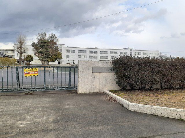 一宮市立　起小学校まで622m