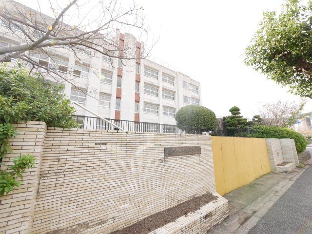 苅田町立 新津中学校(1330m)