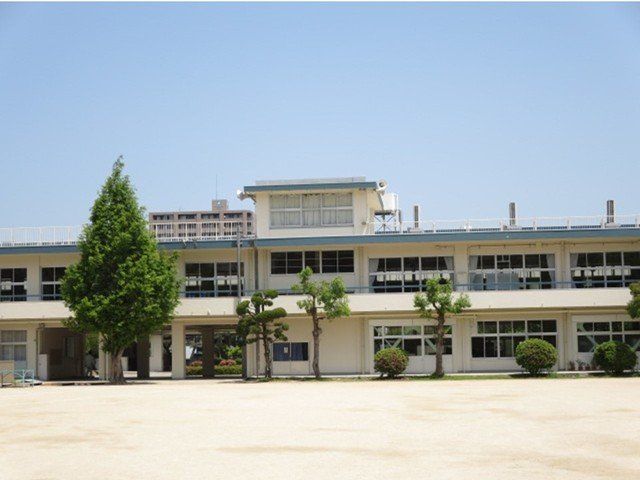 倉敷東小学校まで800m