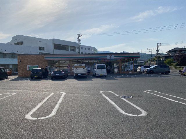 セブンイレブン(859m)