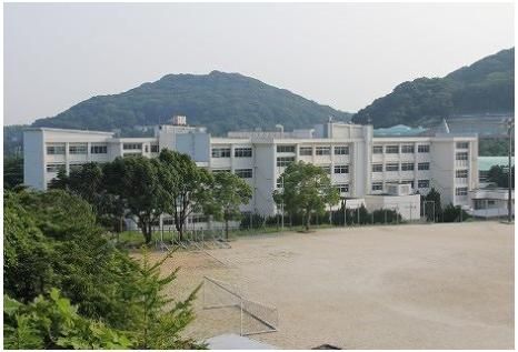 水巻中学校(1900m)
