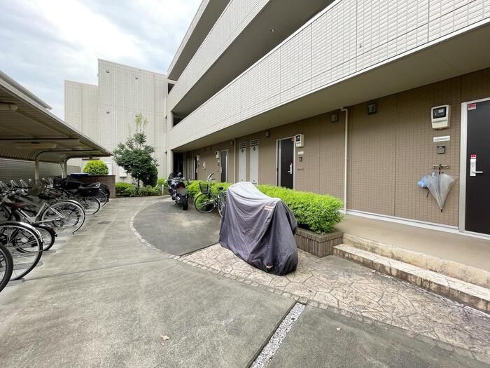 近くに施設あり