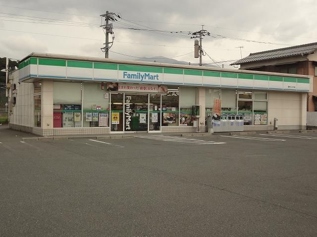 ファミリーマート／直方バイパス店 (373m)