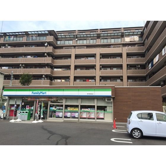 コンビニ「ファミリーマート厚木高校前店まで411m」