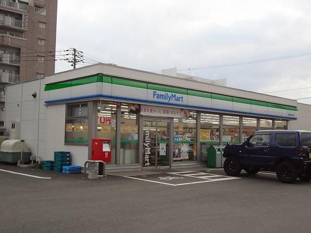 ファミリーマート／八幡穴生四丁目店 (360m)