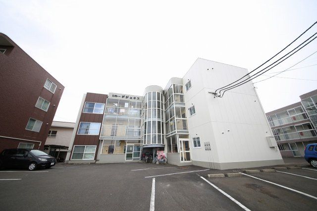 シャトーデジュネスの外観画像
