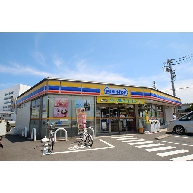 コンビニ「ミニストップ厚木旭町店まで402m」