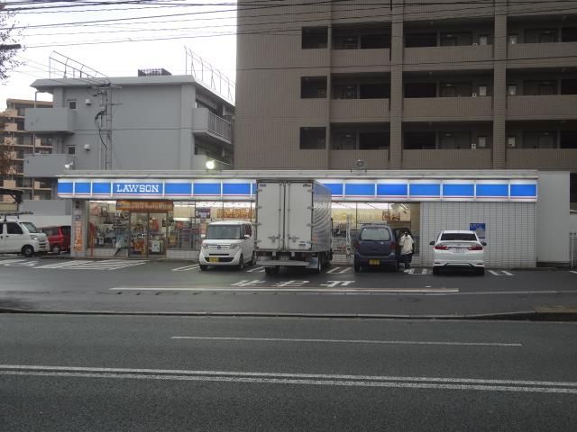 ローソン／八幡鷹の巣店 (218m)