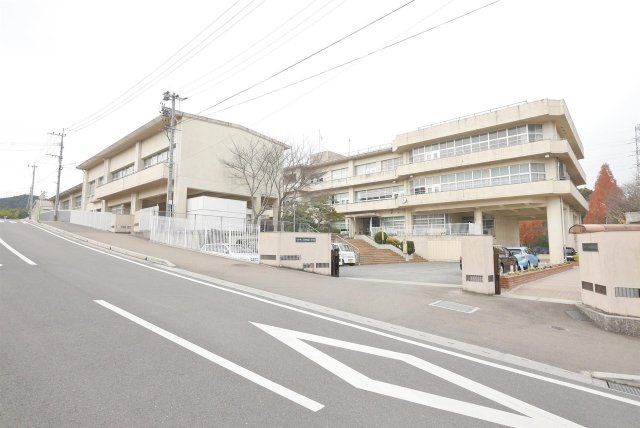 宮田南小学校(2200m)