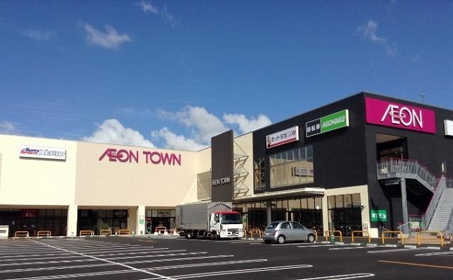 イオンタウン黒崎店 (700m)