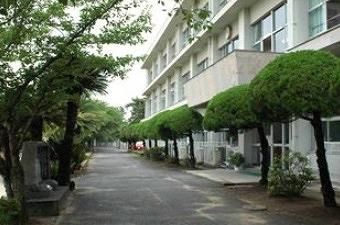 福岡銀行芦屋支店 (880m)