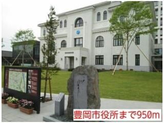豊岡市役所まで950m