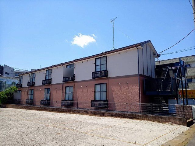 レオパレスヌベールヴィルの外観画像