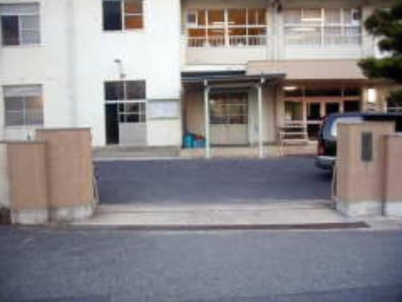 緑丘中学校(1600m)