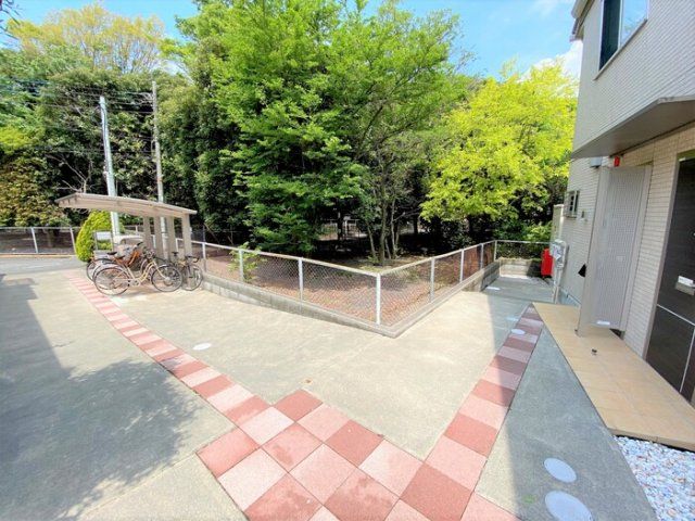 近くに施設あり
