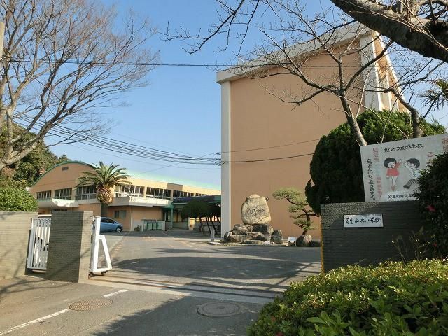 芦屋町立山鹿小学校(2400m)