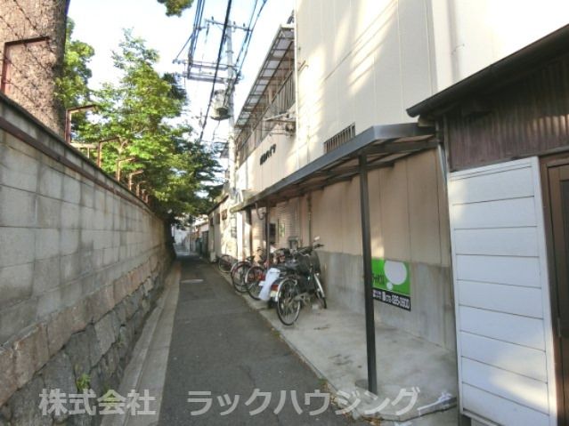 近くに施設あり