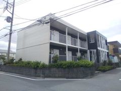 レオパレスカネエーズ春日の外観画像