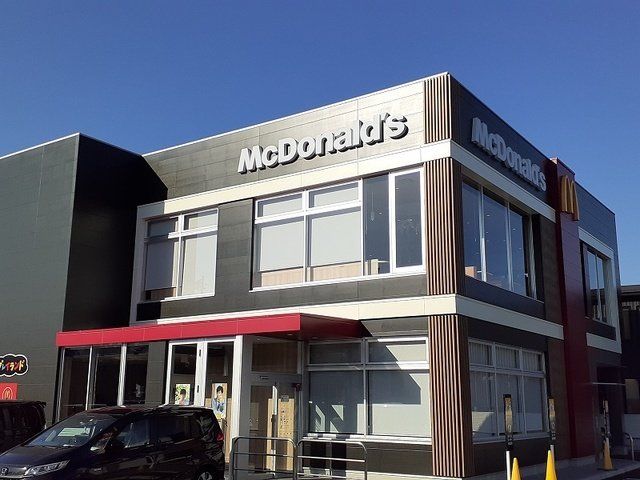 マクドナルド3号線南高江店まで850m