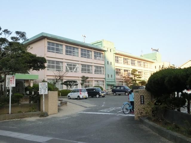 岡垣町立吉木小学校(1350m)