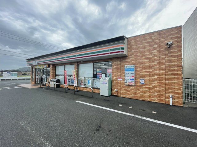 セブンイレブン小倉くさみ店(980m)