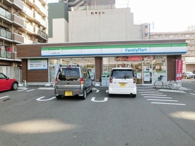 ファミリーマート小倉モノレール片野駅前店(250m)