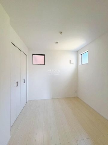 ファミリーマート小倉モノレール片野駅前店(250m)