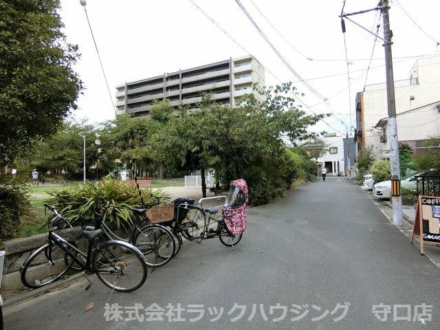 近くに施設あり