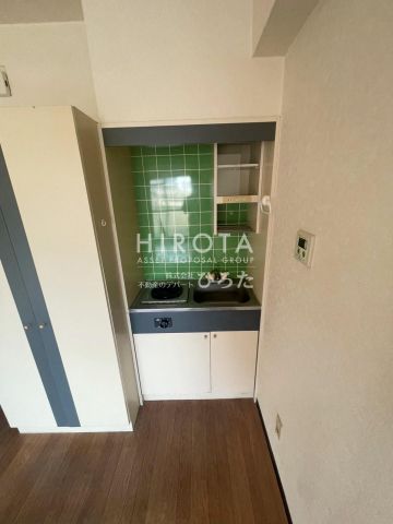 株式会社サンキュードラッグ/三萩野店 (243m)