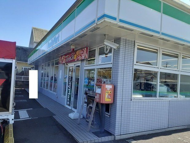 ファミリーマート日向鶴町店まで550m