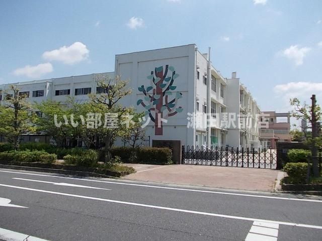草津小学校(小学校)まで1081m
