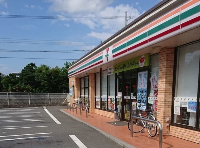 セブンイレブン岩名2丁目店まで800m